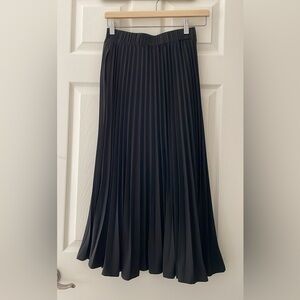 Elegant Black Pleated Skirt
